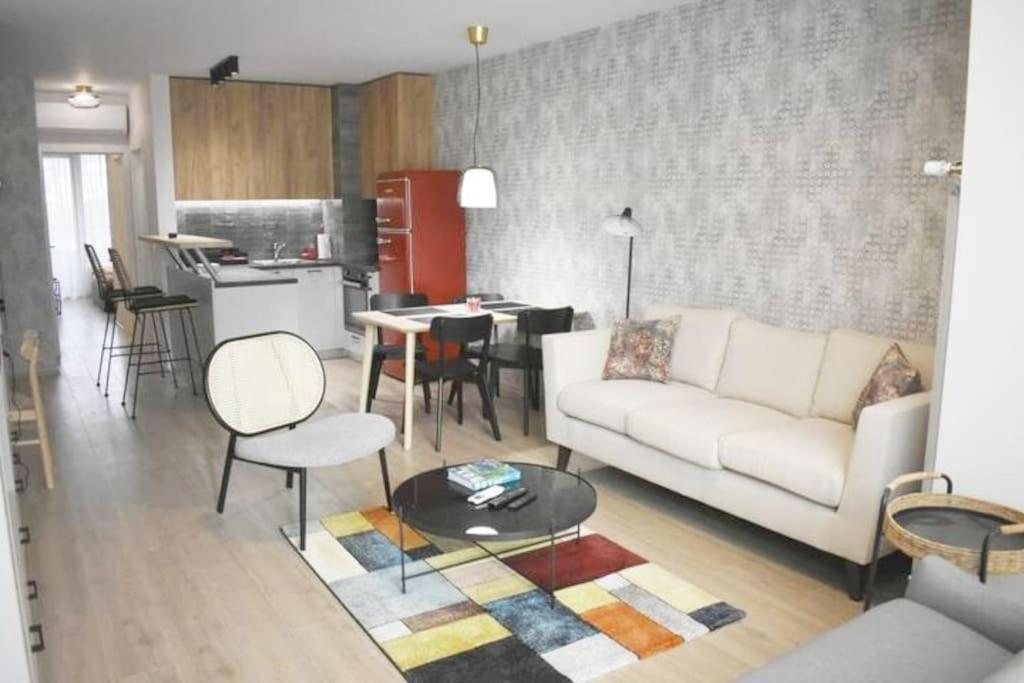 Tokiyo: A Lovely City Center 2 Bedrooms Apartment With Private Parking Софія Екстер'єр фото